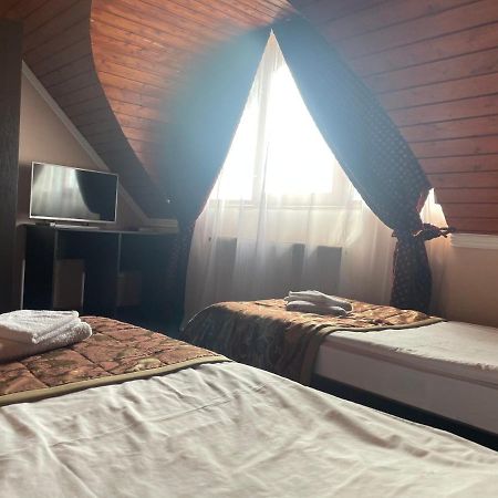 Karikas Hotel ハイデゥソボスロー エクステリア 写真