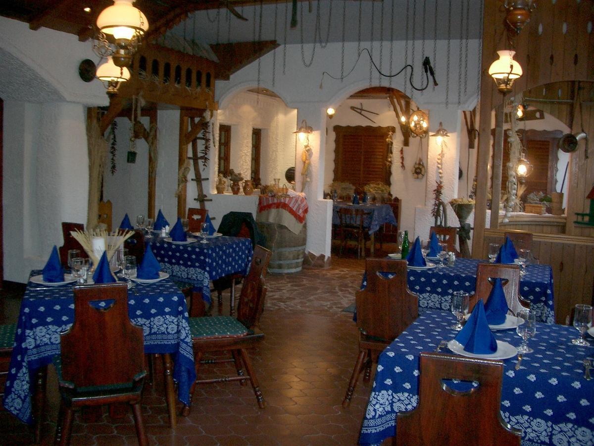 Karikas Hotel ハイデゥソボスロー エクステリア 写真