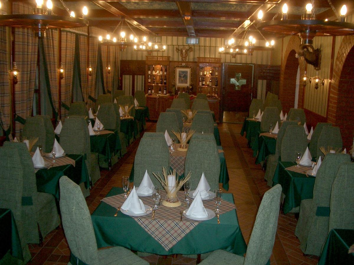 Karikas Hotel ハイデゥソボスロー エクステリア 写真