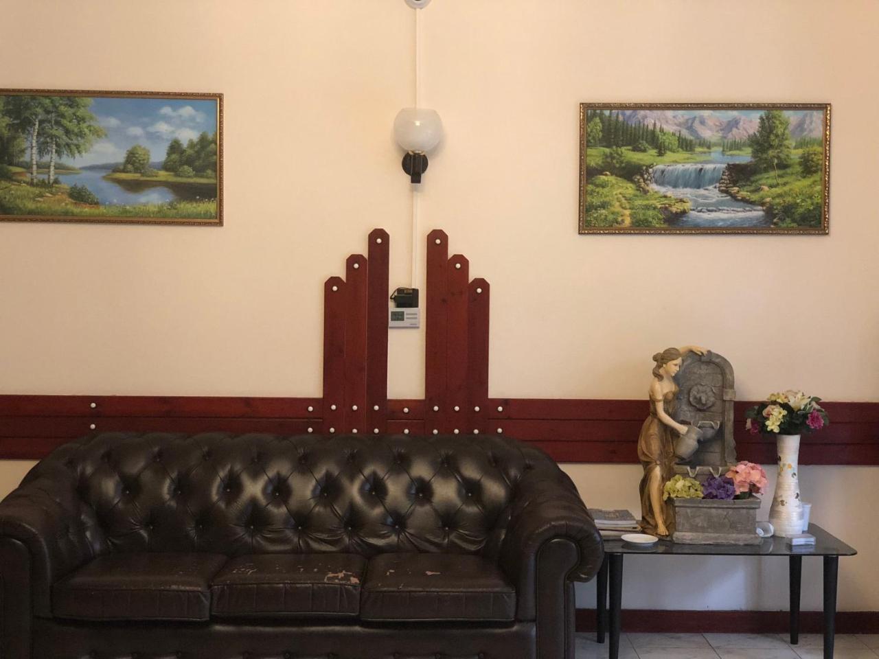 Karikas Hotel ハイデゥソボスロー エクステリア 写真