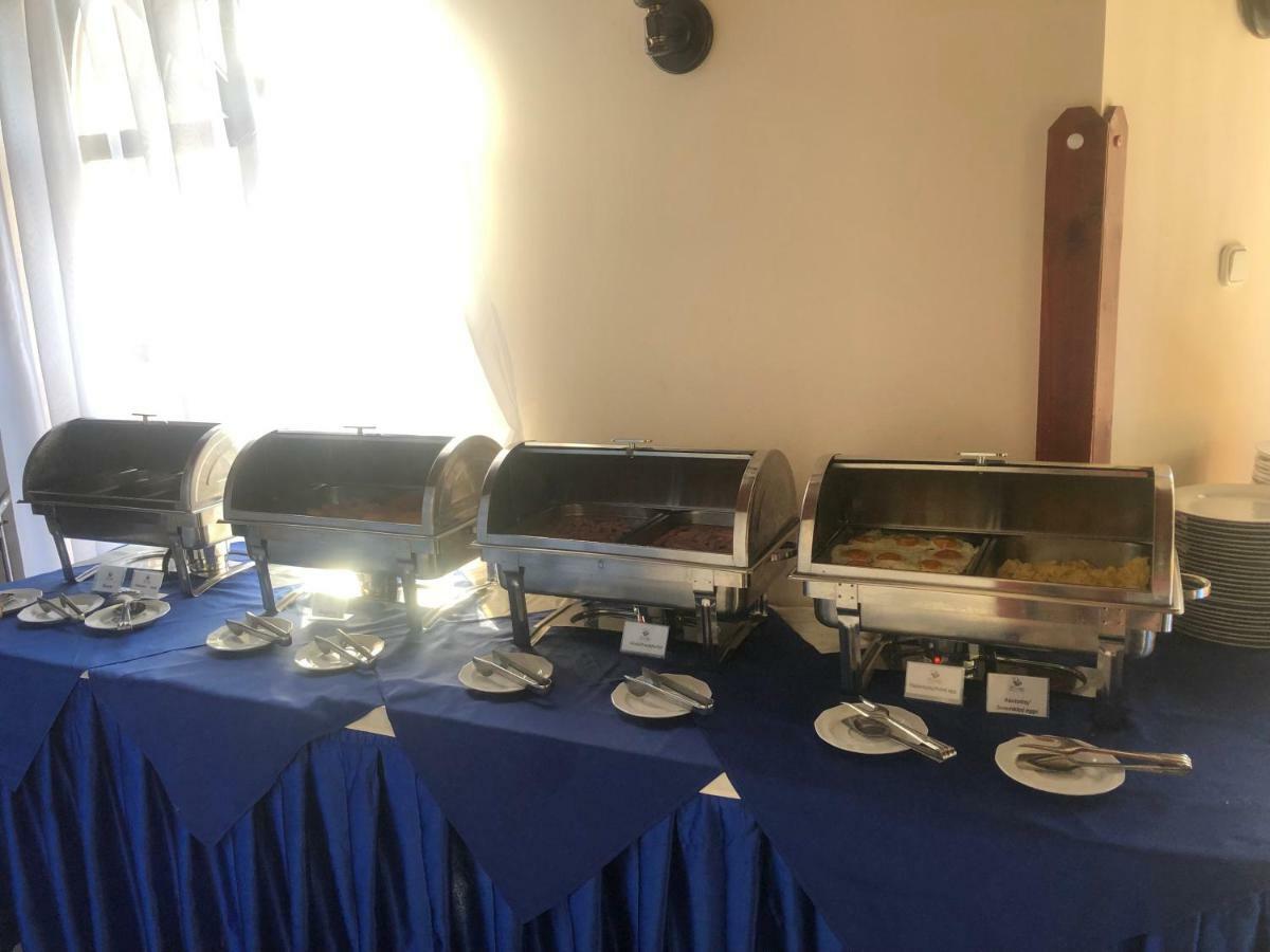 Karikas Hotel ハイデゥソボスロー エクステリア 写真